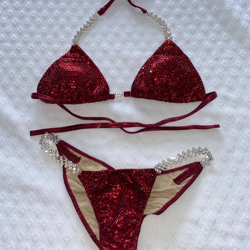 Competition bikini - Picture 2 of 4